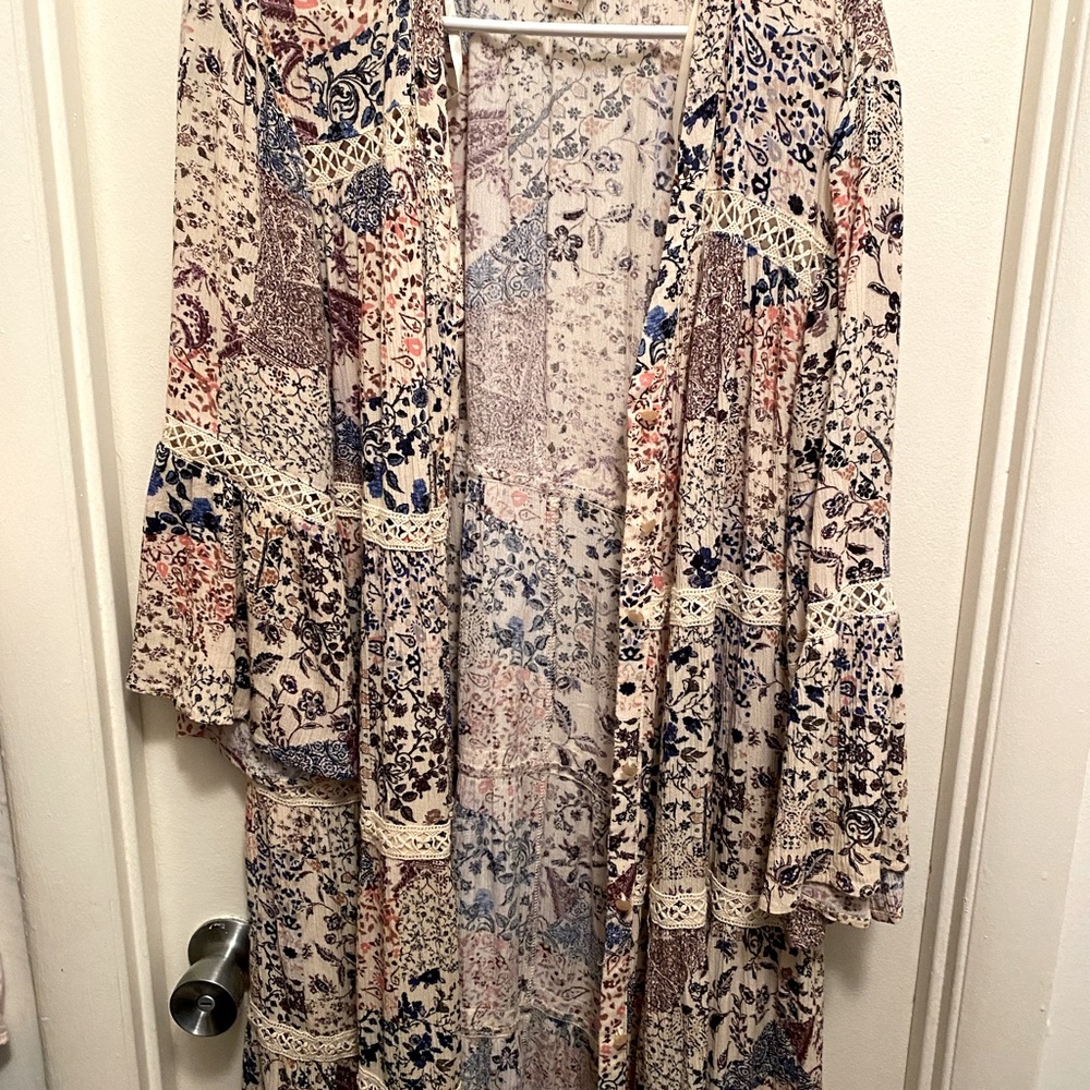 Beautiful flowy comfy accent cover XXL